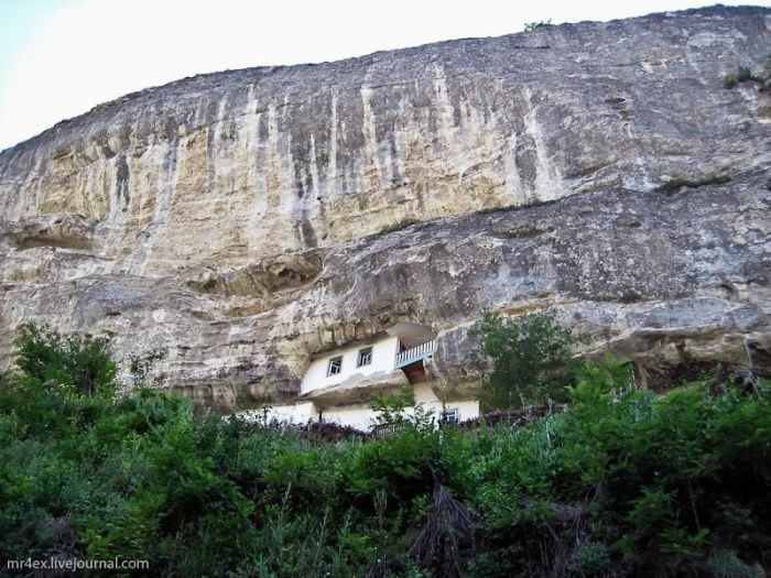 Бахчисарайский дворец и пещерный город Чуфут-Кале