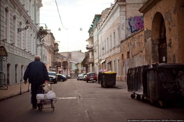Визначні пам'ятки Одеси: пляжі, дахи, будинки і люди Визначні пам'ятки Одеси: пляжі, дахи, будинки і люди