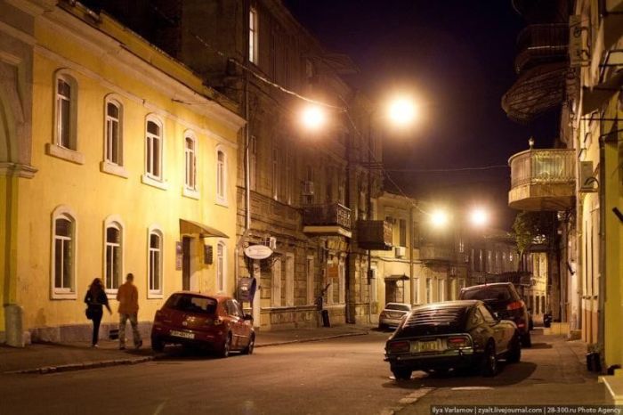 Визначні пам'ятки Одеси: пляжі, дахи, будинки і люди Визначні пам'ятки Одеси: пляжі, дахи, будинки і люди