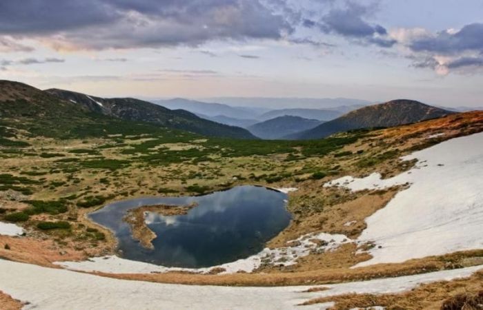 Похід в Карпати. Озеро Несамовите, Чорногірський хребет