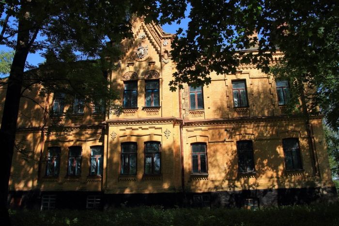 Садиби Терещенків, лелеки, сонце і монастир босих кармелітів Садиби Терещенків, лелеки, сонце і монастир босих кармелітів