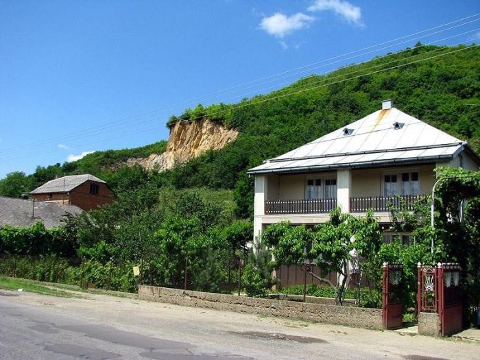 Угорське село Бене: персики, вино і палинка Угорське село Бене: персики, вино і палинка