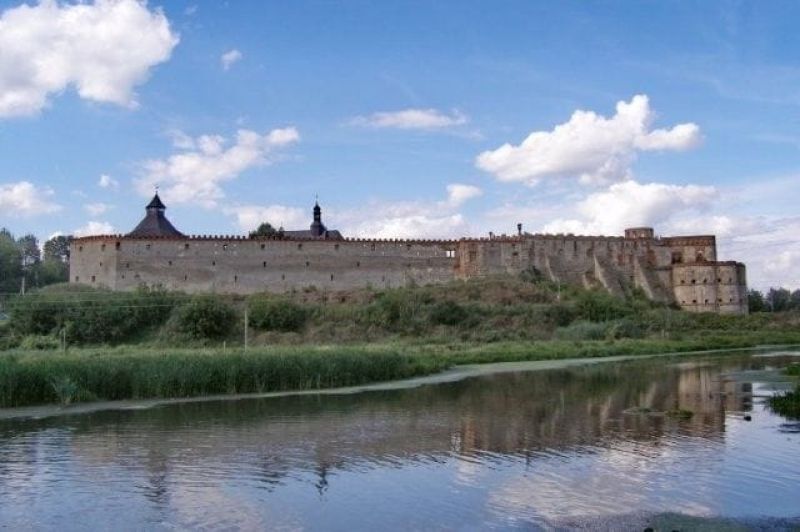 Замок-крепость в Меджибоже ежегодно посещают десятки тысяч туристов